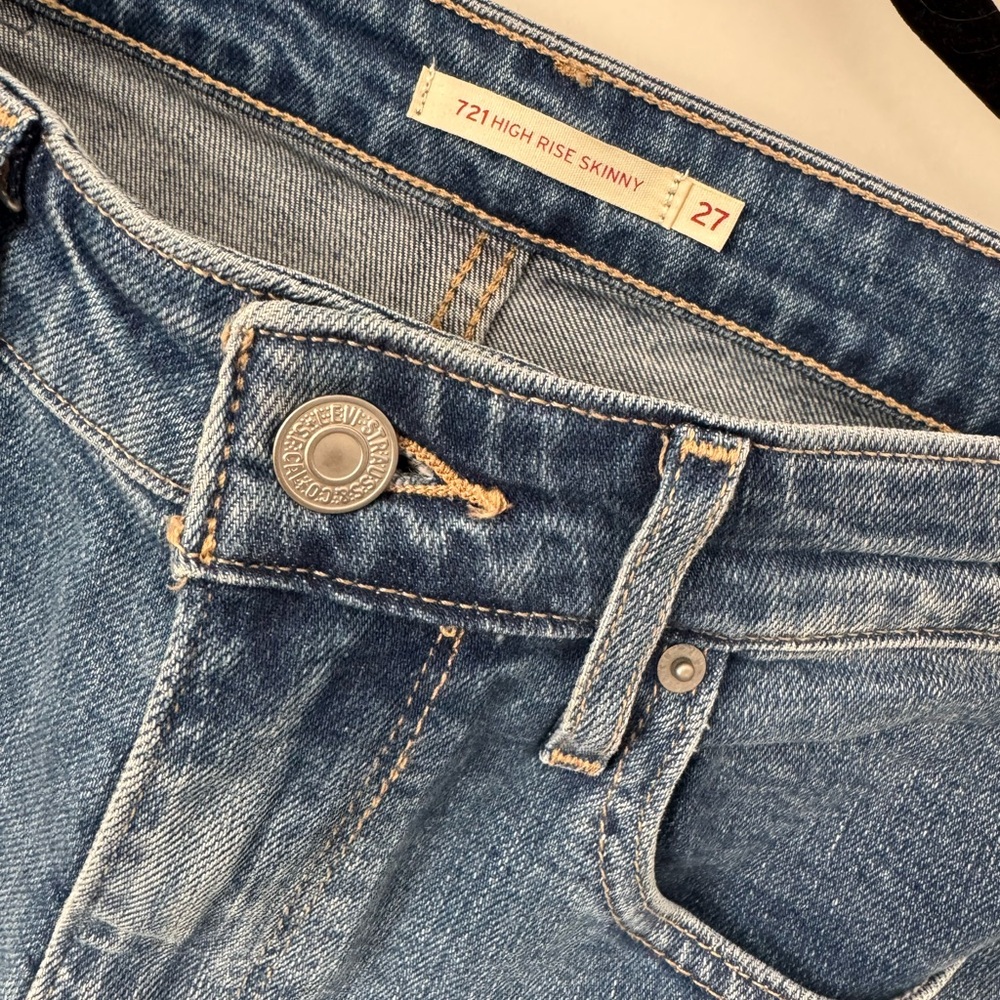 Levi's 721 High Rise Skinny Jeans